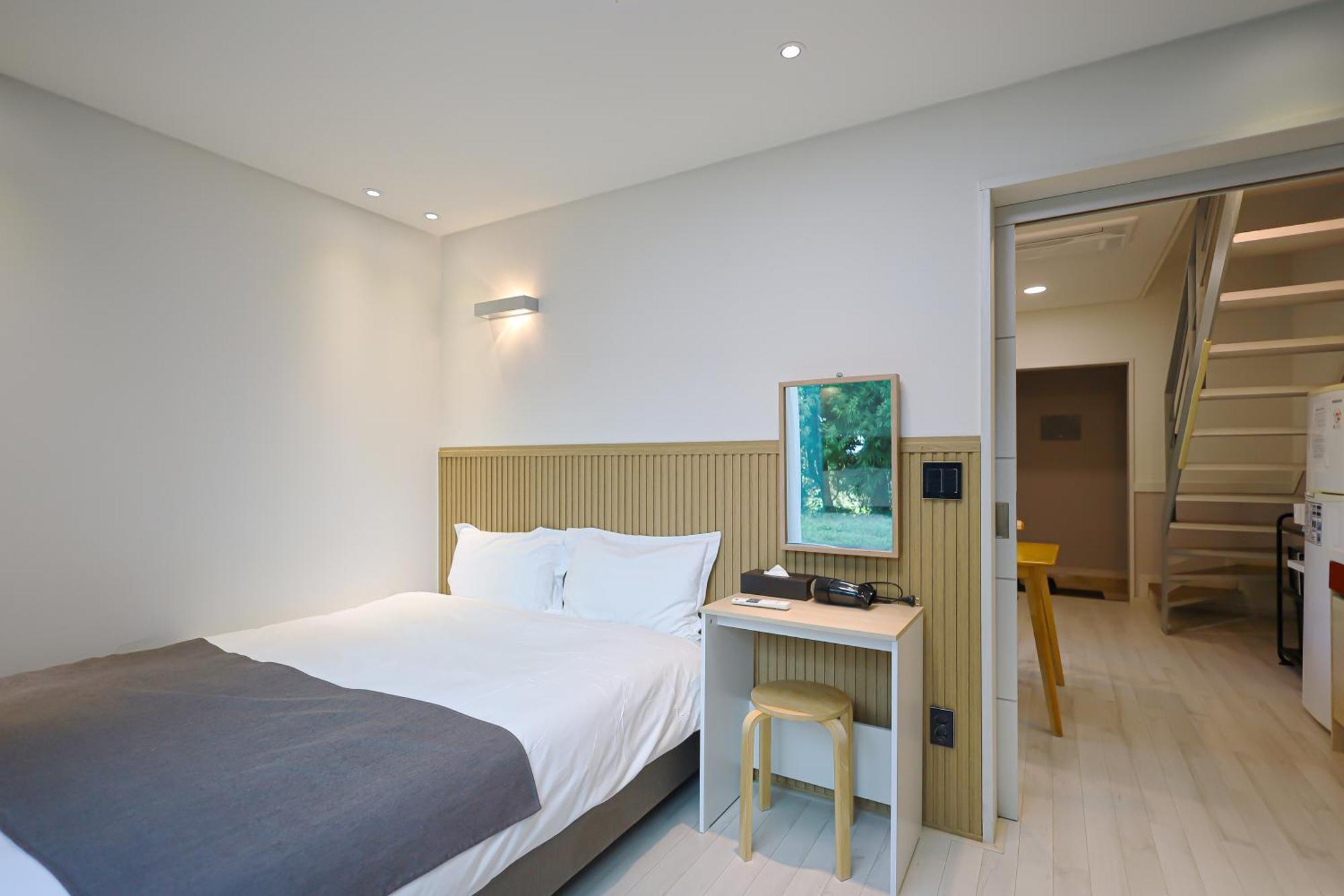 Pool And Villa Sorang Jeju Exterior photo