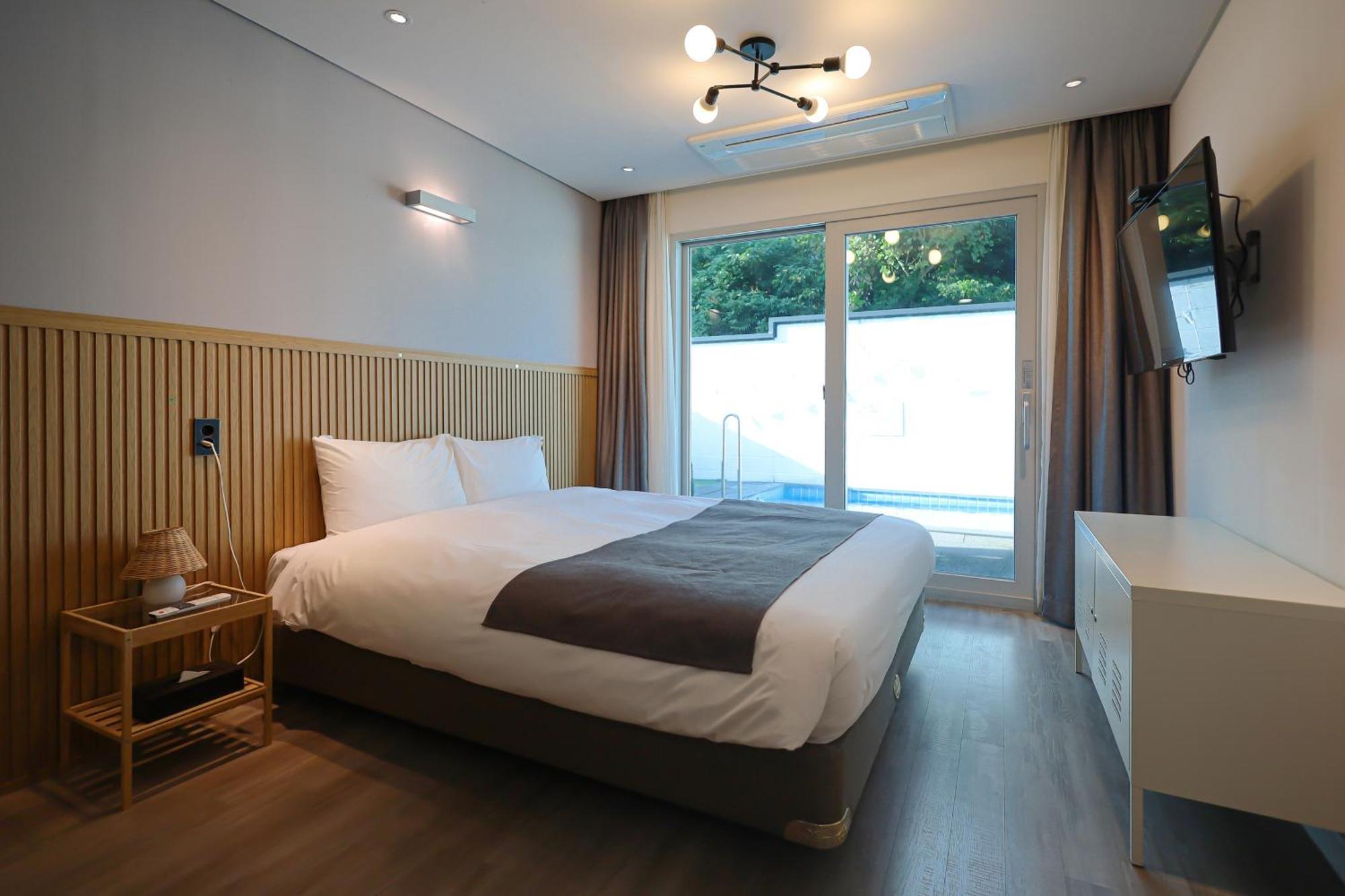 Pool And Villa Sorang Jeju Exterior photo