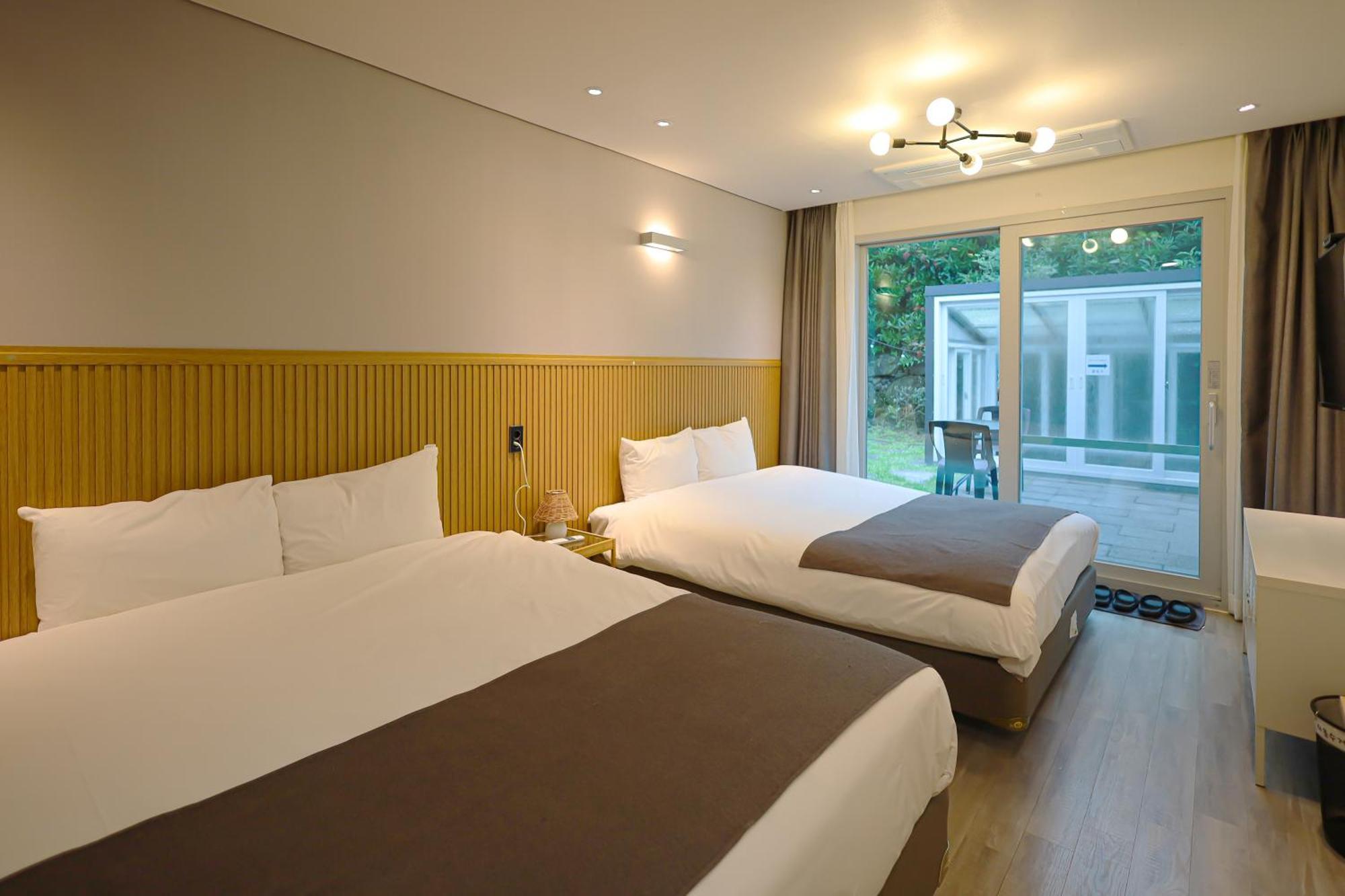 Pool And Villa Sorang Jeju Exterior photo